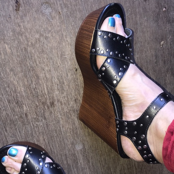STEVE MADDEN STUDDED PLATFORMS - Picture 11 of 11